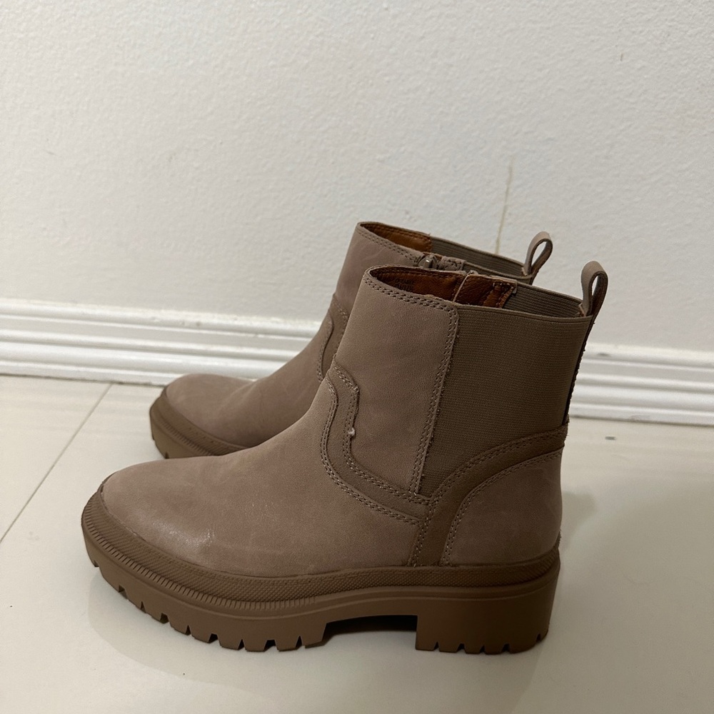 Boots 7 - Picture 3 of 3